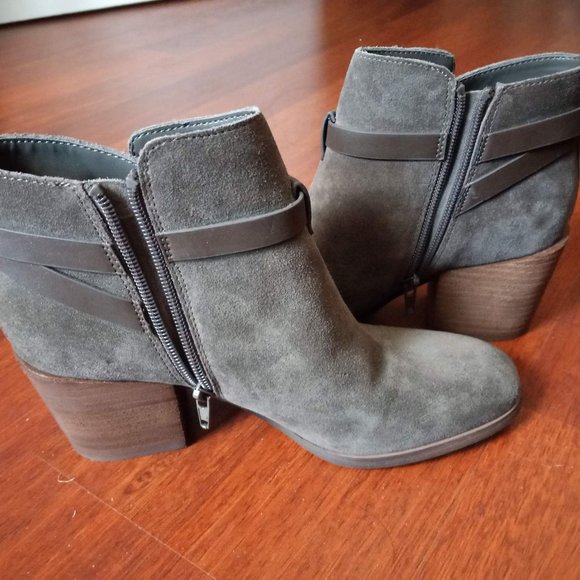 Crown Vintage Gabiann Suede Block Heel Booties - Picture 4 of 9